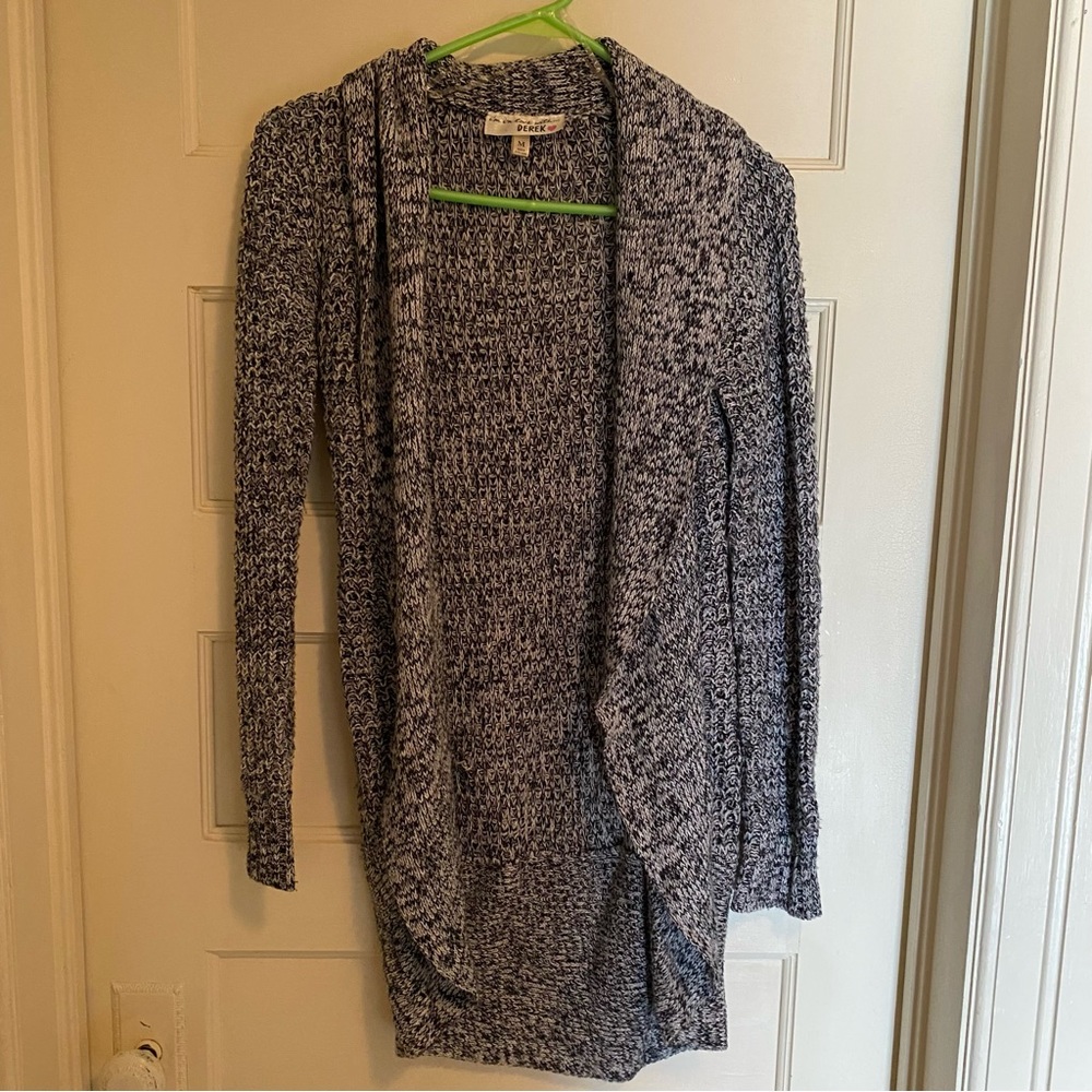 Derek Heart. Knit cardigan. Size M.